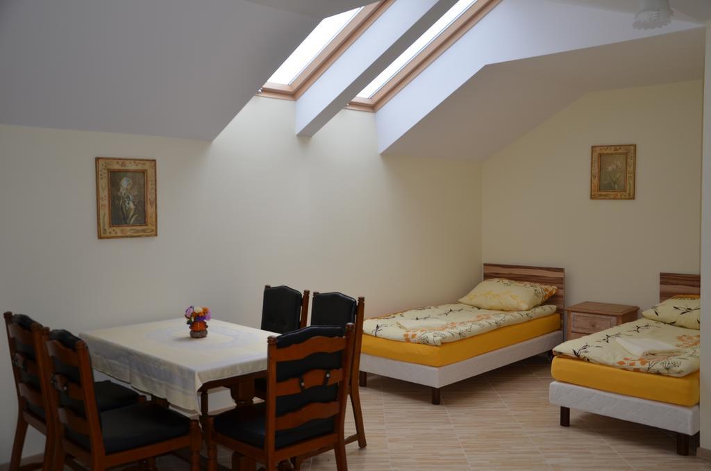 Gosciniec Podkowa Apartment Włodawa Стая снимка