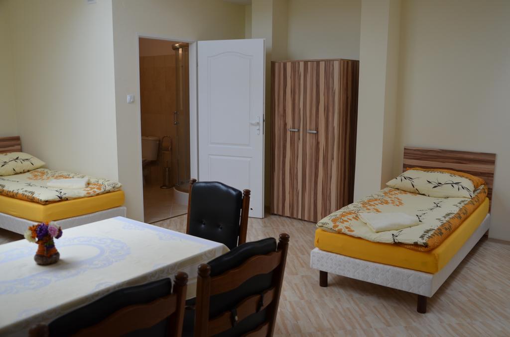 Gosciniec Podkowa Apartment Włodawa Стая снимка